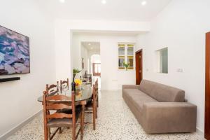 Гостиная зона в 3 Bedroom House of Character in Rabat