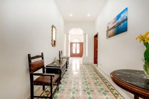 Гостиная зона в 3 Bedroom House of Character in Rabat