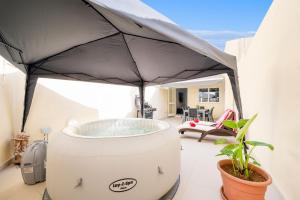 Фотография из галереи 3 Bedroom House of Character in Rabat в Рабате