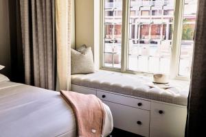 a window seat in a bedroom with a view of a street at The Alida, Savannah, a Tribute Portfolio Hotel in Savannah