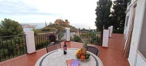 Balkon lub taras w obiekcie La Torrecica, con carácter andaluz y magníficas vistas al mar y Sierra Nevada