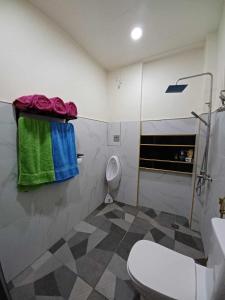 Koupelna v ubytování Cebu City Unit1 Spacious 2BR near SM Seaside NuStar Ocean Park Dynamic Herb Anjo