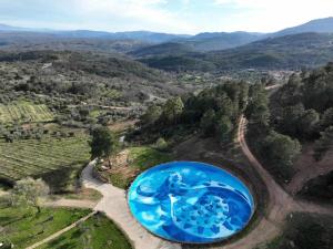 Θέα της πισίνας από το Casa Rural Puente Moneo ή από εκεί κοντά