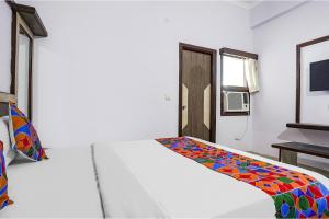 Hotel Premium Golden Era tesisinde bir odada yatak veya yataklar