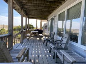 Afbeelding uit fotogalerij van Oceanfront 1St Floor Duplex in Beach Haven