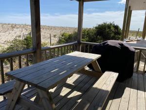 Afbeelding uit fotogalerij van Oceanfront 1St Floor Duplex in Beach Haven