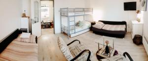 Postel nebo postele na pokoji v ubytování Big Garden House + 37 fotografií