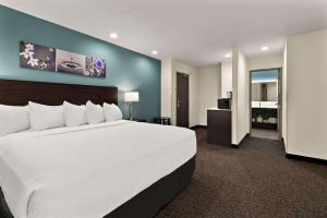 Postel nebo postele na pokoji v ubytování Sleep Inn Kelso Longview
