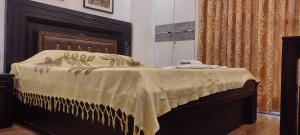 Postel nebo postele na pokoji v ubytování Fully Furnished Comfortable Rooms in Hauz Khas - Woodpecker Apartments