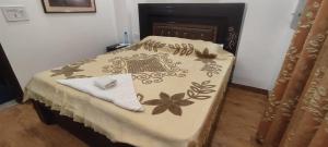 Postel nebo postele na pokoji v ubytování Fully Furnished Comfortable Rooms in Hauz Khas - Woodpecker Apartments