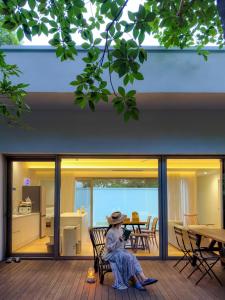 Χώρος καθιστικού στο Mokha forest house