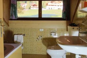 Koupelna v ubytování Ciasa Alfri + 26 fotografií