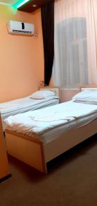 Ένα ή περισσότερα κρεβάτια σε δωμάτιο στο Safar ali hotel