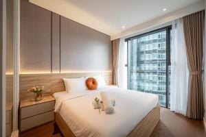 Postel nebo postele na pokoji v ubytování Metropole Thu Thiem Condo Apartment