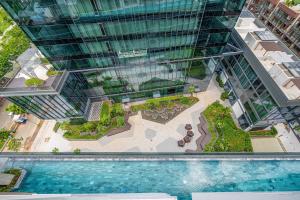 Bazén v ubytování Metropole Thu Thiem Condo Apartment nebo v jeho okolí