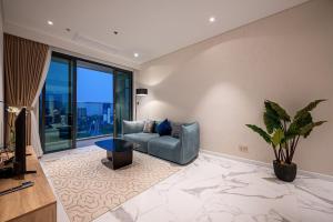 Posezení v ubytování Metropole Thu Thiem Condo Apartment