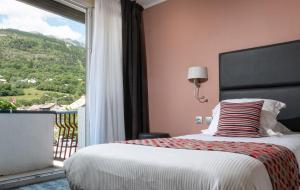 Nespecifikovaný výhled na hory nebo výhled na hory při pohledu z hotelu