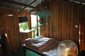 Una cama o camas en una habitación de Pemsee's Tree Town - Eco Treehouse Hostel 94 fotos más
