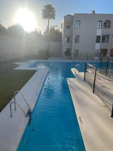 Πισίνα στο ή κοντά στο Apartamento Verde en Sotogrande +7 φωτογραφίες