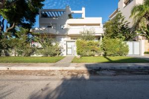 A garden outside Bright, Cosy Studio close to Glyfada Beach & Center