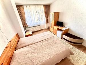 Postel nebo postele na pokoji v ubytování Guest House Meraklii