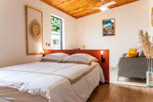 Postel nebo postele na pokoji v ubytování Bungalow L'escale de Takamaka + 37 fotografií
