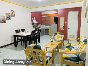 Kuchyň nebo kuchyňský kout v ubytování LaFamiliaVIP Transient 3Bedrooms
