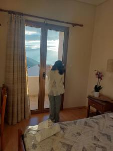 Letto o letti in una camera di THOLOS HOTEL