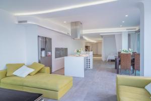 a living room with a couch and a table at Marbell in Gandía
