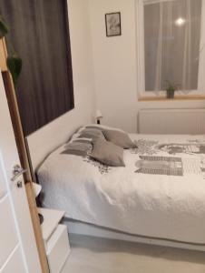 Posteľ alebo postele v izbe v ubytovaní Wenecja pokoje do wynajecia