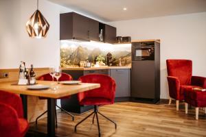 Kuchyňa alebo kuchynka v ubytovaní Hotel Alpenstüble Appartements