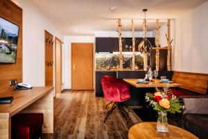 a kitchen and living room with a table and chairs at Appartement Hotel Garni Alpenstüble in Mittelberg