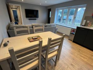 a living room with a table and a couch at Shepherd's Cottage in Totland