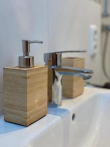 a bathroom sink with a faucet and a wooden box at Stilvolle helle Wohnung im Zentrum in Osnabrück