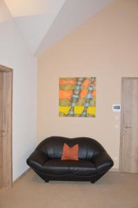 Posezení v ubytování Ferienwohnung, 2 Zimmer, 4 bis 6 Personen, 67 qm, mit großem Balkon, entlang am Fluss, an der Aach, am Bodensee, nah am Naturschutzgebiet