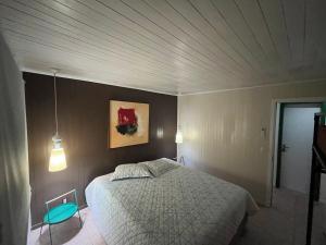 Ένα ή περισσότερα κρεβάτια σε δωμάτιο στο Chalé com piscina na Riviera São Lourenço +15 φωτογραφίες