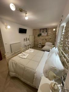 A bed or beds in a room at B&B I Giardini