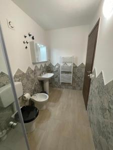 A bathroom at B&B I Giardini
