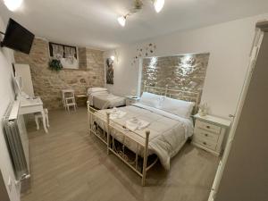 A bed or beds in a room at B&B I Giardini