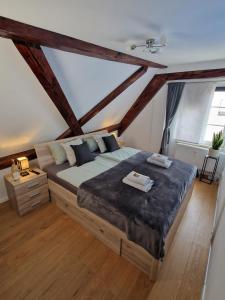 Postel nebo postele na pokoji v ubytování MOREHOME-Apartments Oldtown Flair