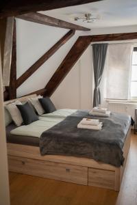 Postel nebo postele na pokoji v ubytování MOREHOME-Apartments Oldtown Flair