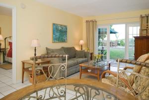 Area soggiorno di Beach Place Guesthouses