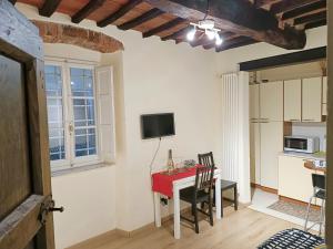 a kitchen with a table with a red table cloth at Il giardino segreto in Lucca +35 photos