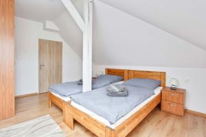 Postel nebo postele na pokoji v ubytování APARTMÁN U MAXÍKŮ