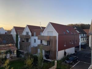 an aerial view of houses in a residential neighbourhood at Au pied des champs - T2 50m2 au calme in Blaesheim