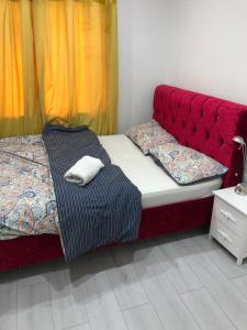 Krevet ili kreveti u jedinici u objektu Inviting 2-Bed fully Furnished House-High Wycombe