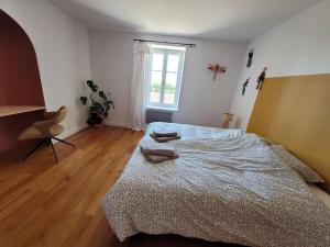 Postel nebo postele na pokoji v ubytování L'Alambic à Martial