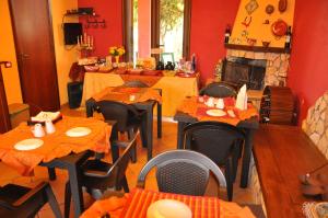 A restaurant or other place to eat at Profumo di Zagara