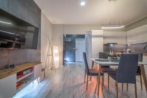 Kuchyňa alebo kuchynka v ubytovaní MINIMAR Apartamenty Świeradów