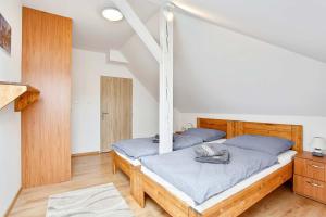 Postel nebo postele na pokoji v ubytování APARTMÁN U MAXÍKŮ + 4 fotografie